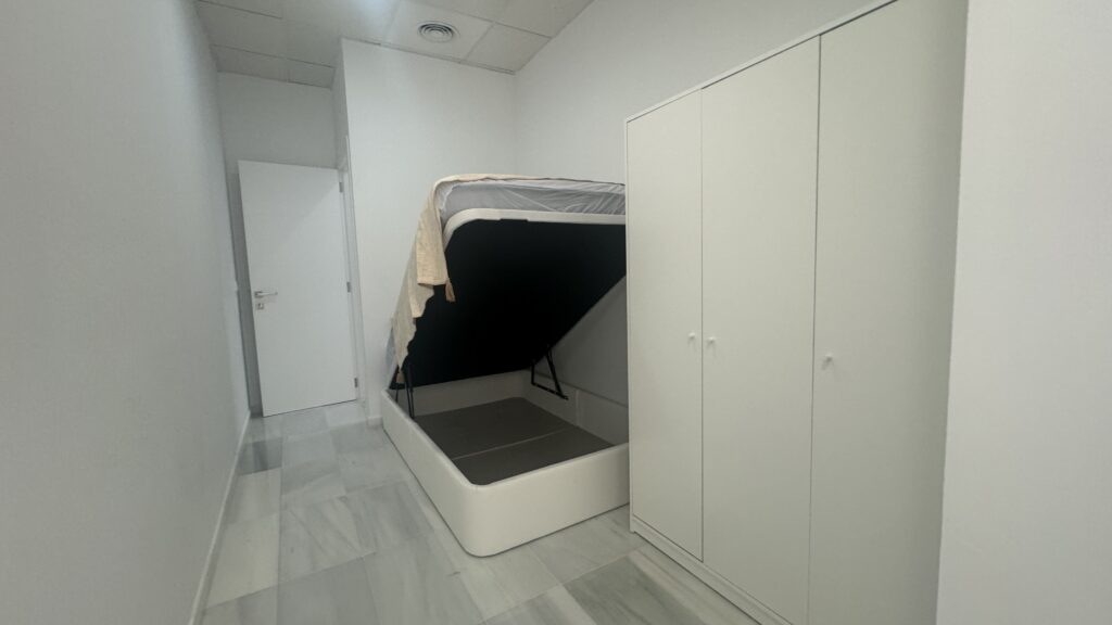 BR M3 H1 - habitación coliving en Ciutat Vella, Valencia - Bluerooms