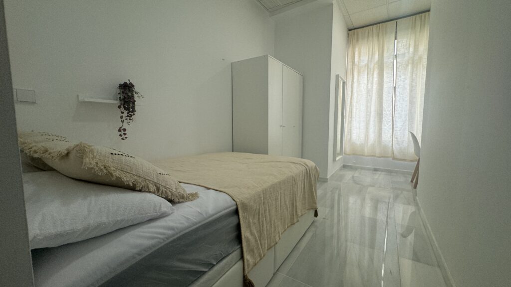 BR M3 H1 - habitación coliving en Ciutat Vella, Valencia - Bluerooms