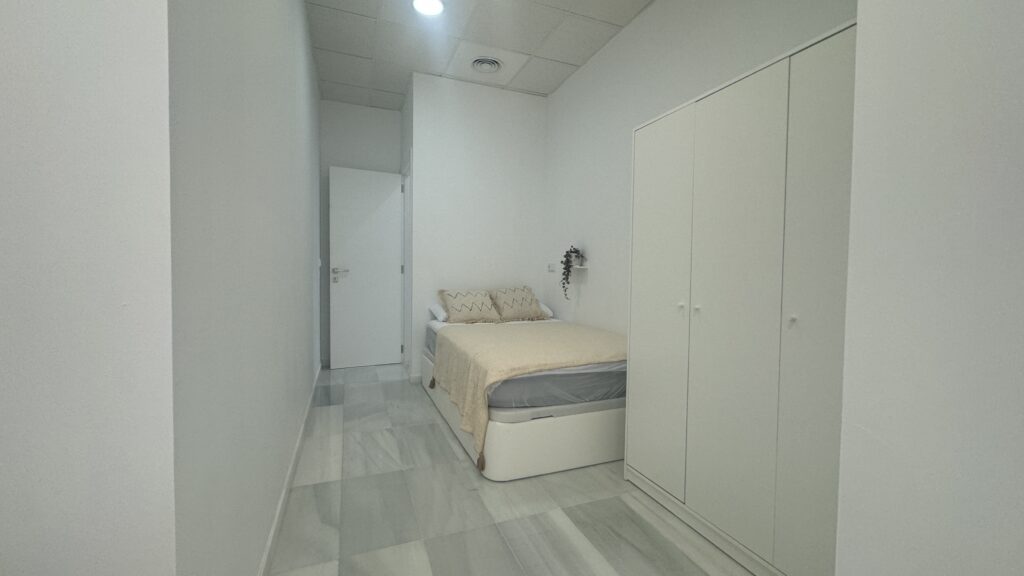 BR M3 H1 - habitación coliving en Ciutat Vella, Valencia - Bluerooms