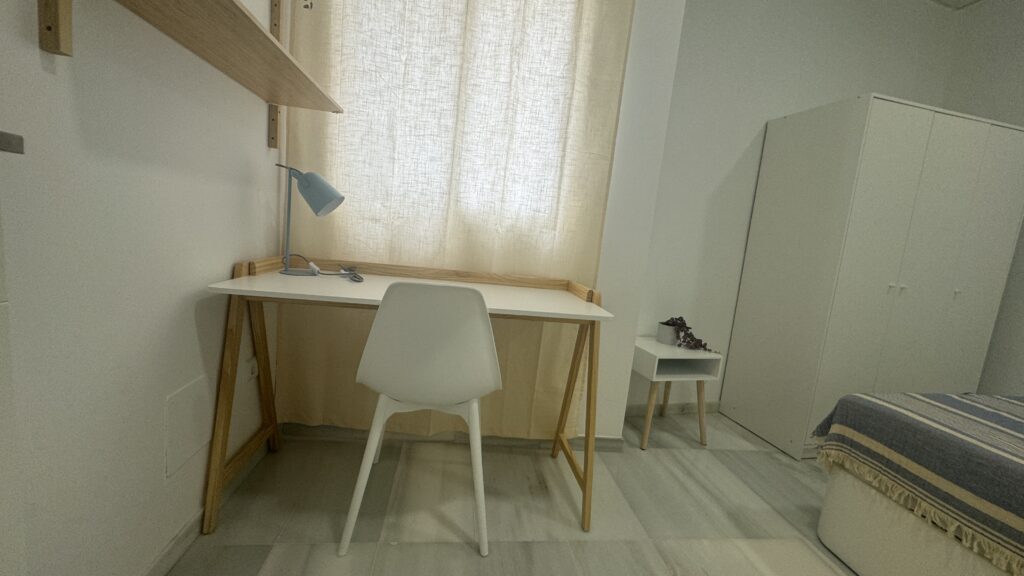 BR M3 H4 - habitación coliving en Ciutat Vella, Valencia - Bluerooms