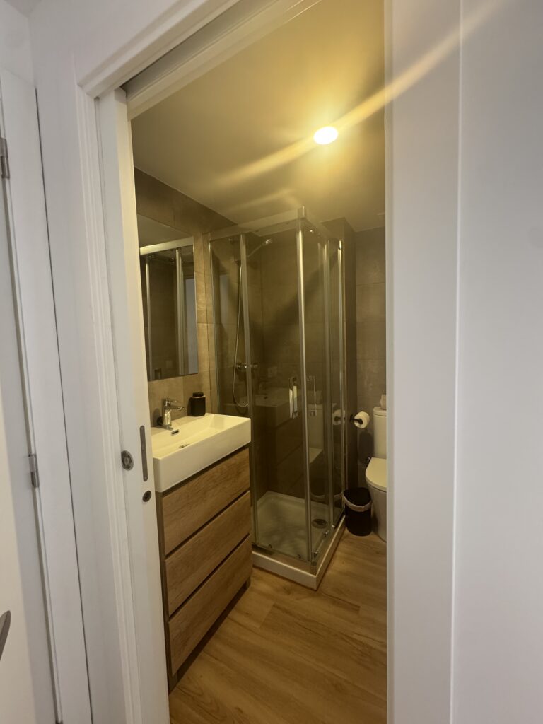 BR SP98 H4 - habitación coliving en El Cabañal, Valencia - Bluerooms