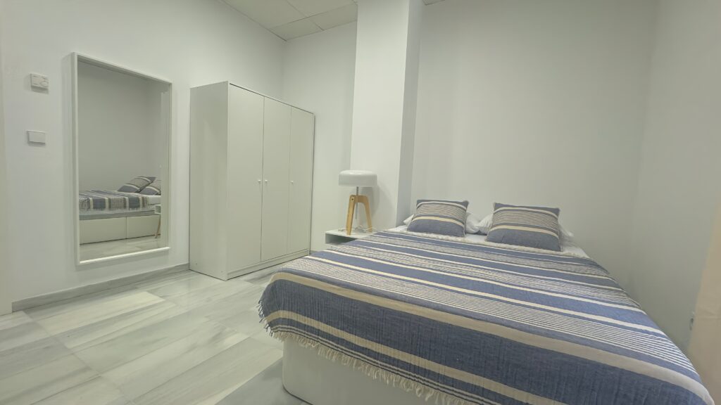 BR M3 H8 - habitación coliving en Ciutat Vella, Valencia - Bluerooms