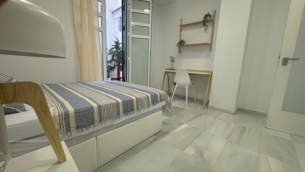 BR M3 H8 - habitación coliving en Ciutat Vella, Valencia - Bluerooms