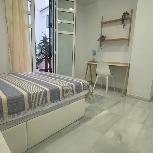 BR M3 H8 - habitación coliving en Ciutat Vella, Valencia - Bluerooms