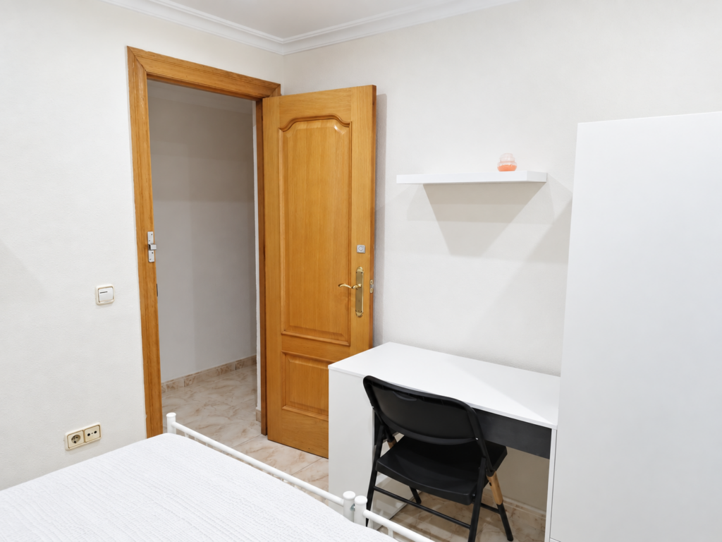 Habitación doble a patio en piso coliving de El Cabanyal (BR MBL32-5 H1) - foto 1