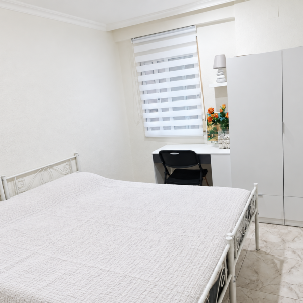 Habitación doble a patio en piso coliving de El Cabanyal (BR MBL32-5 H2)