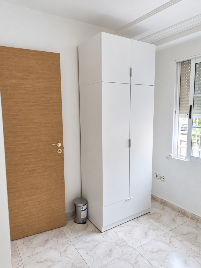 Habitación exterior con cama de 135 en piso coliving de El Cabanyal (BR MBL32-5 H3) - foto 1