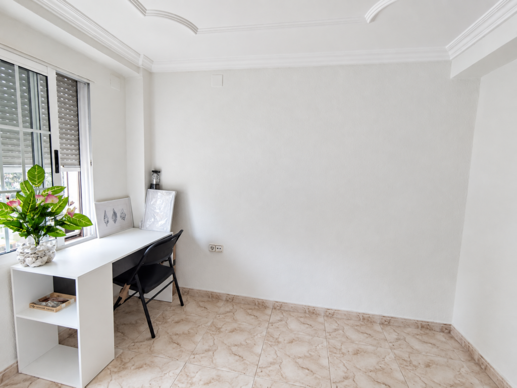 Habitación exterior con cama de 135 en piso coliving de El Cabanyal (BR MBL32-5 H3) - foto 3